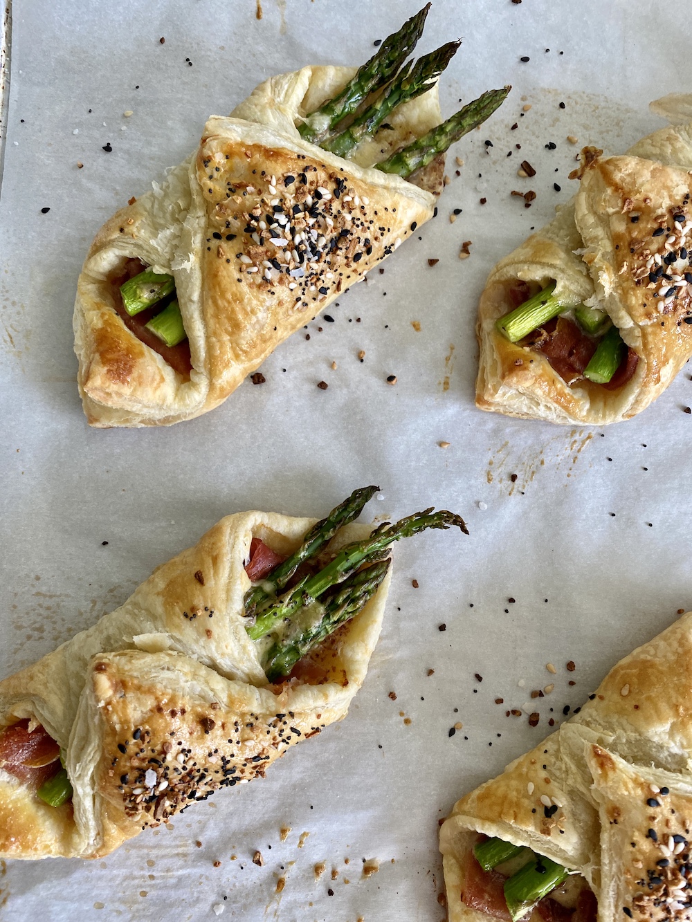 Asparagus Ham and Cheese Puff Pastry Bundles – Shredded Sprout